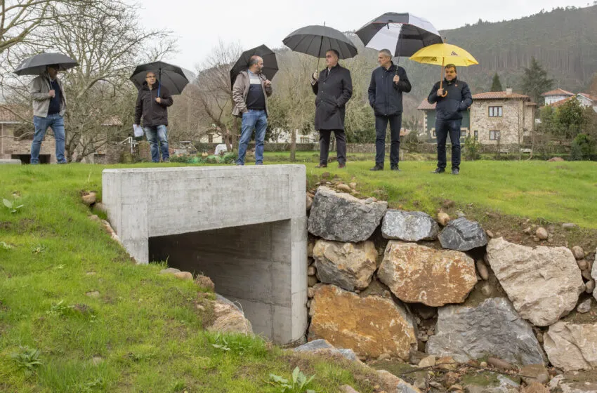  Fomento destina 179.000 euros a evitar que el pueblo de Cos se inunde con las crecidas del río Saja