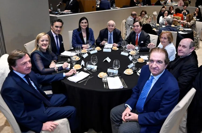  El Ayuntamiento de Santander entrega los premios de la Feria de Santiago 2025