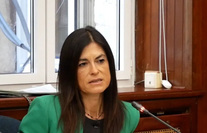 VOX acusa al PP de “aliarse con la izquierda” tras tumbar su propuesta sobre el uso de burka o niqab en edificios municipales