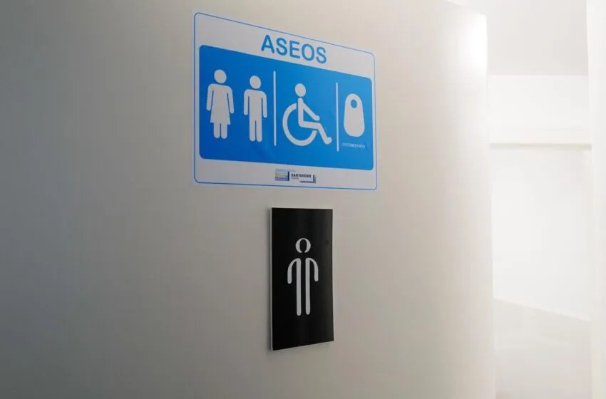 Noticias de Cantabria | El Cántabro | Santander adapta sus aseos y la Finca Altamira ya cuenta con uno para pacientes ostomizados