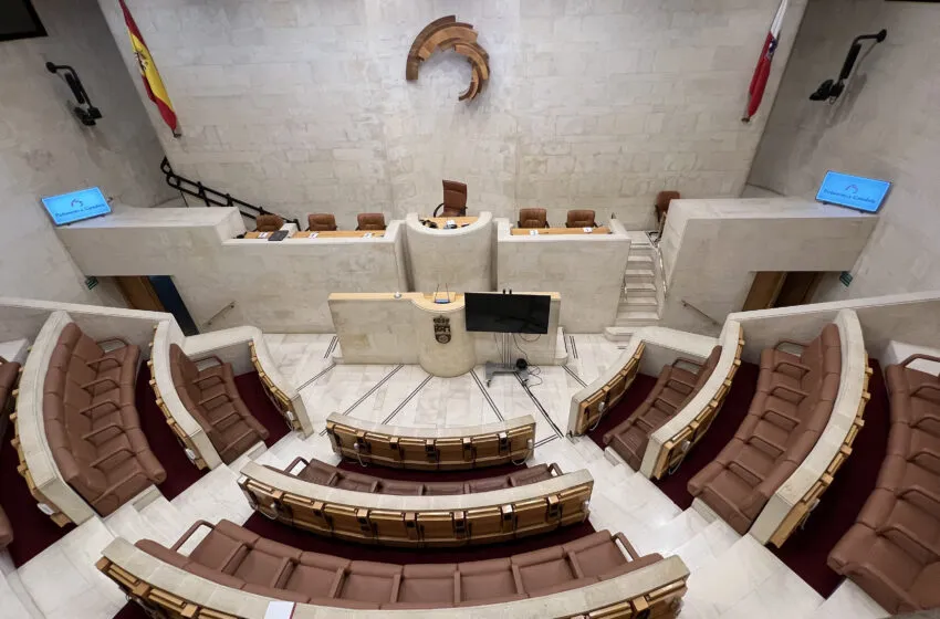 Sanidad, calendario escolar y turismo marcan el próximo Pleno del Parlamento de Cantabria
