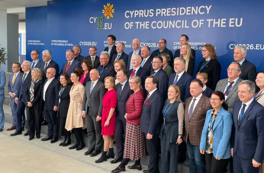  Urrutia defiende en Chipre que política, sociedad, ciencia y tecnología son aliados «indiscutibles» en la prevención de emergencias