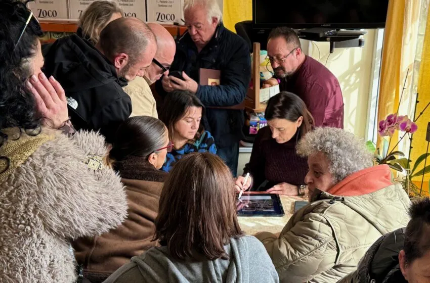 Noticias de Cantabria | El Cántabro | La alcaldesa presenta a los vecinos el proyecto para renovar la parcela de Adif en Cajo