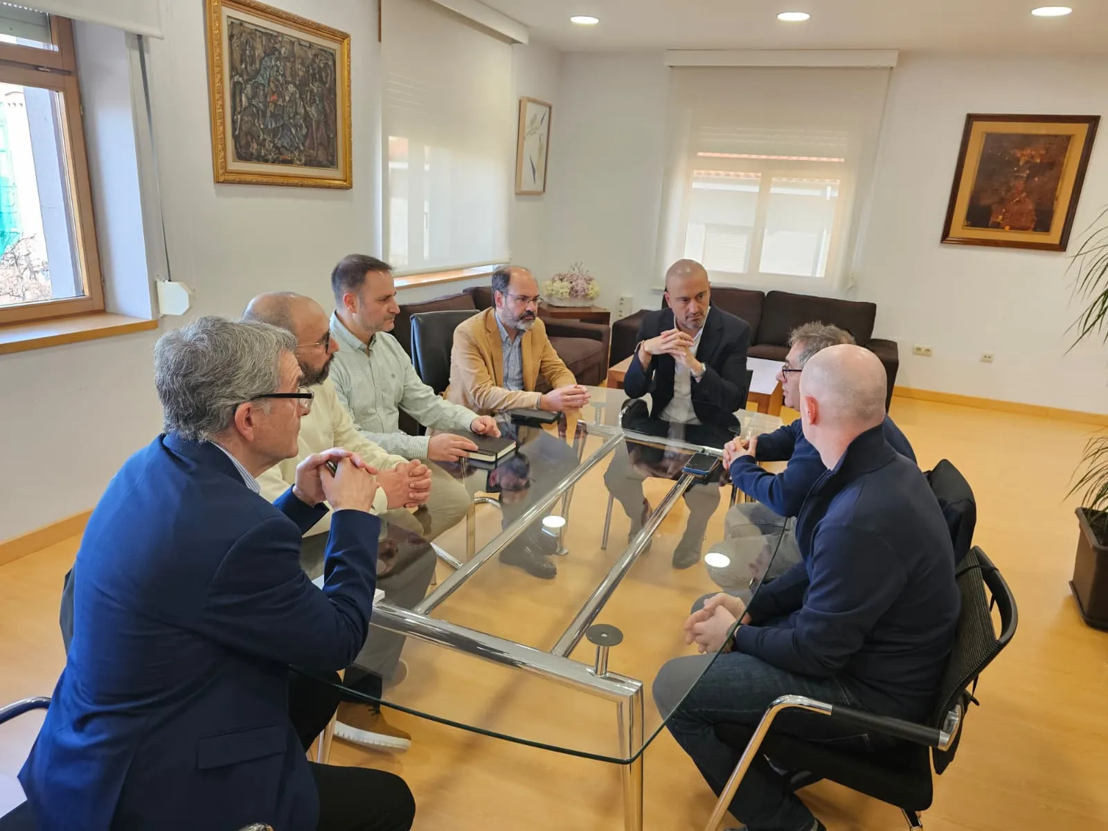 El Ayuntamiento traslada el apoyo del Ayuntamiento al Comité de Empresa de Solvay ante el ERE anunciado