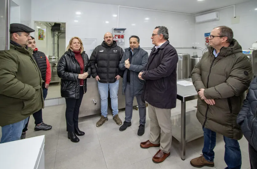  María Jesús Susinos visita el obrador de Helados Riancho, «un ejemplo de expansión manteniendo su labor tradicional»