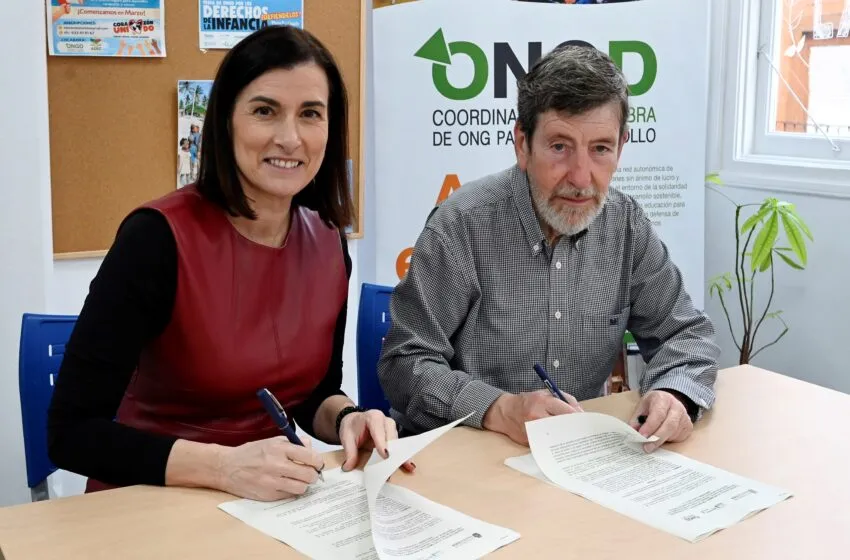 La alcaldesa visita el centroÁgora, que estrena un local cedido por el Ayuntamiento de Santander