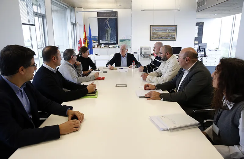  Arasti traslada al comité de empresa de Solvay el apoyo del Gobierno de Cantabria para minimizar el ERE y garantizar la competitividad de la empresa