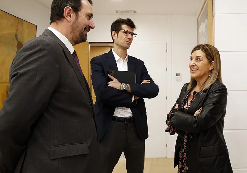 Buruaga solicita a Telefónica la retirada de las infraestructuras de telecomunicaciones abandonadas en Cantabria