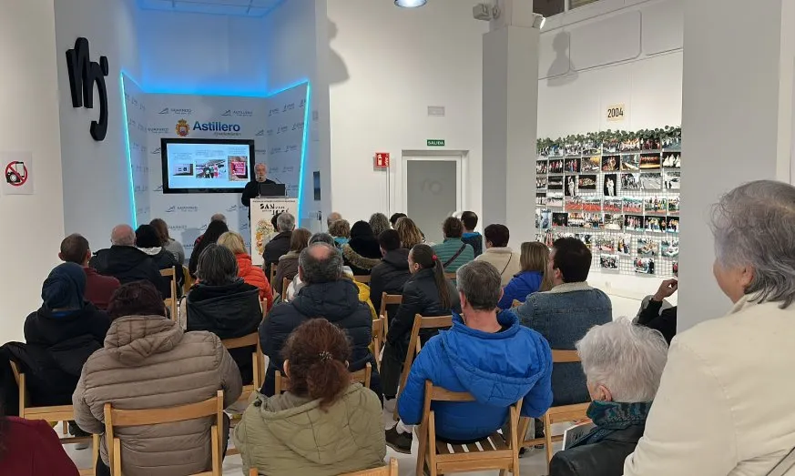 DECENAS DE VECINOS LLENAN EN ASTILLERO UNA CONFERENCIA SOBRE CÓMO ACTUAR ANTE EMERGENCIAS Y HEMORRAGIAS GRAVES