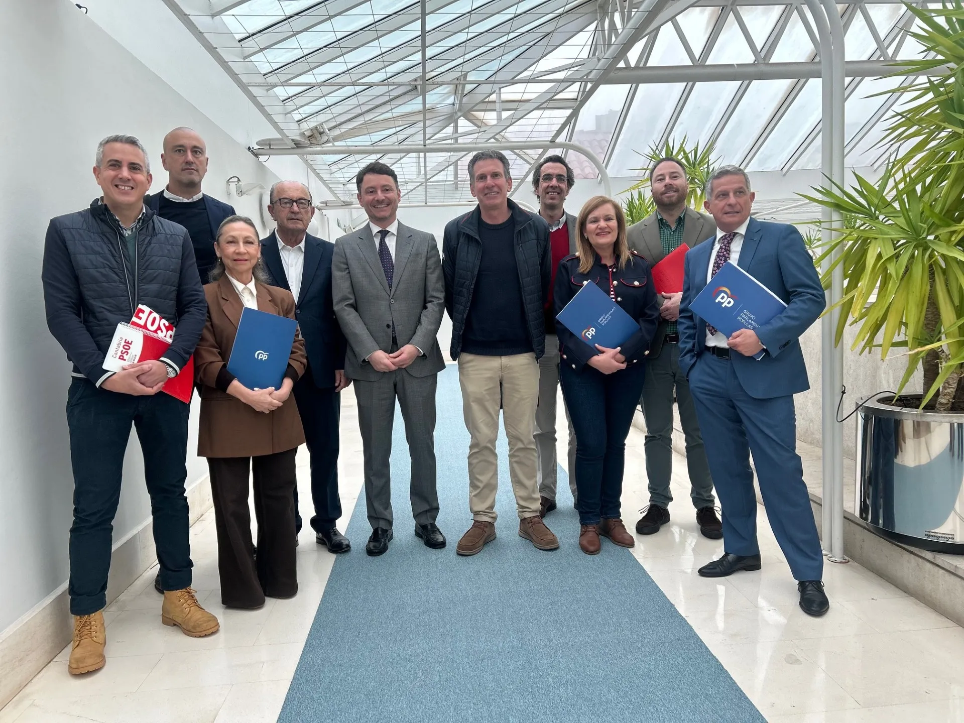 Pescadores y responsables del Geoparque Costa Quebrada analizan en el Parlamento la futura Ley de Transporte Marítimo