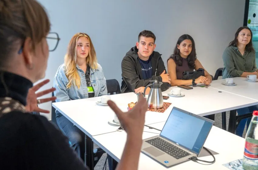 La UC abre la puerta a talento europeo para las empresas cántabras