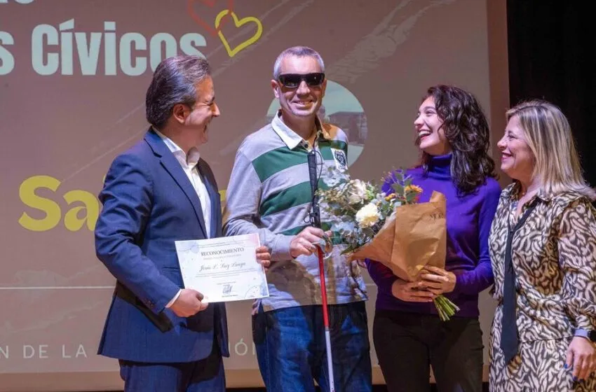  El divulgador Jesús Saiz Lanza ofrece una charla-taller sobre sordoceguera en la Biblioteca Municipal de Camargo