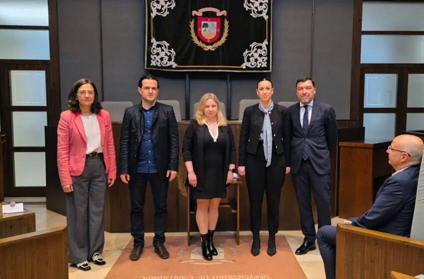  Conchi López preside la toma de posesión de un catedrático, dos profesoras titulares y un profesor titular de la Universidad de Cantabria