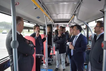  Caramés sobre la incorporación de autobuses eléctricos en la línea Santander-Liencres: “primero se avanzó en soluciones de movilidad y ahora de sostenibilidad”