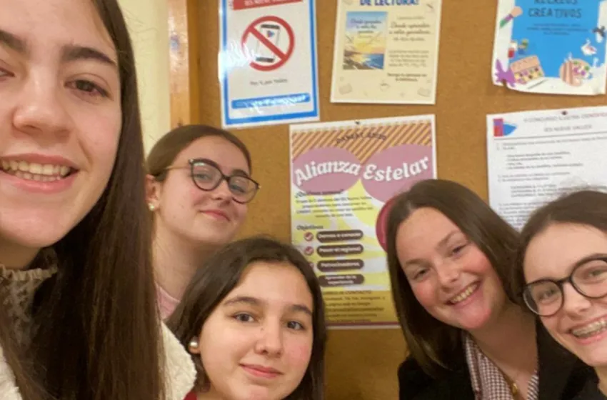  Cinco alumnas de Reocín que ya trabajan como ingenieras aeroespaciales (aunque aún estén en 4º de la ESO)