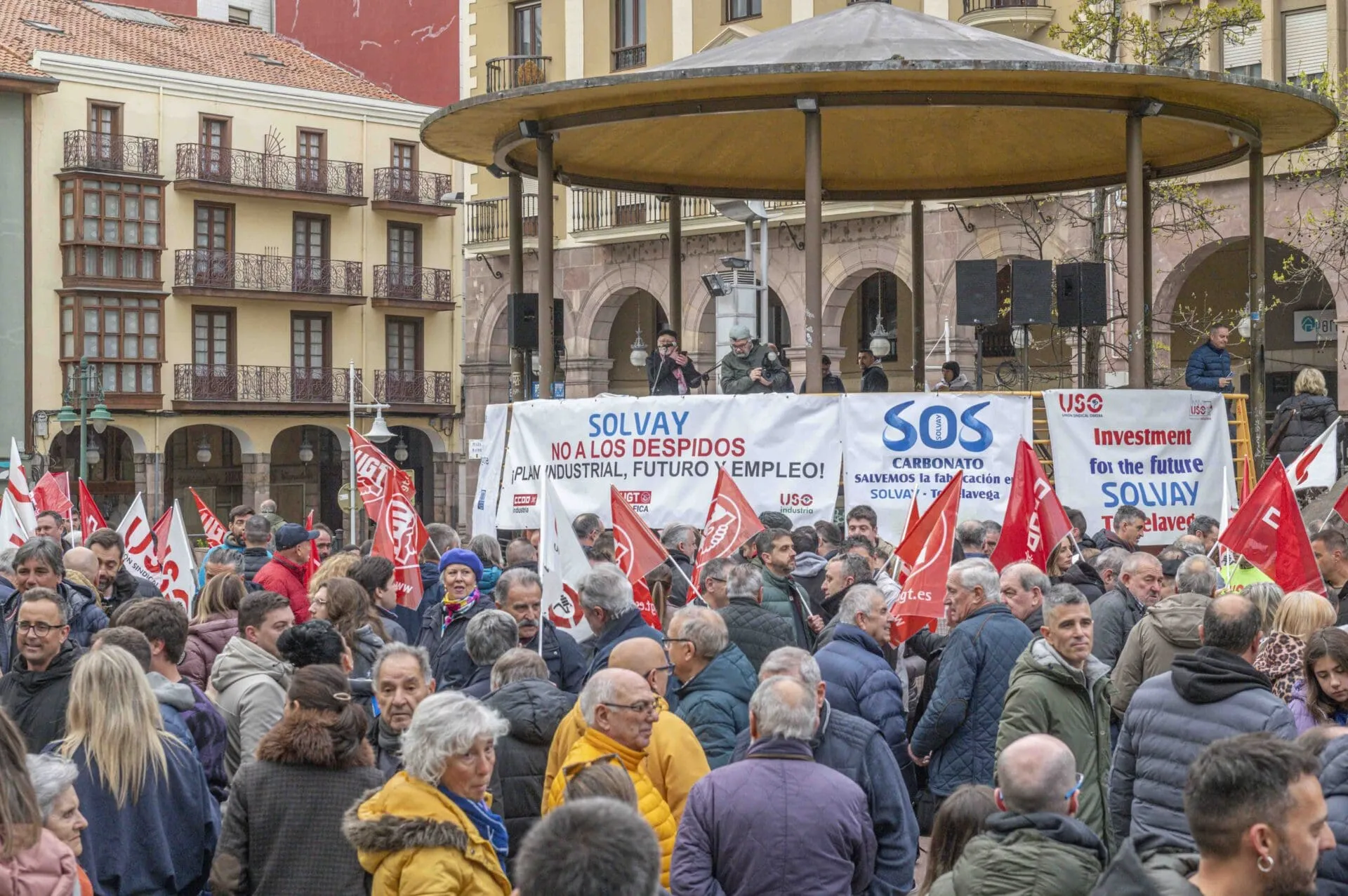 El Pleno de la Corporación debatirá en su sesión de mañana martes una moción de apoyo a los trabajadores de Solvay