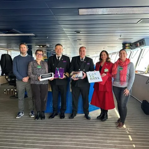 El crucero ‘Ambition’ llega por primera vez a Santander con más de 2.000 personas a bordo