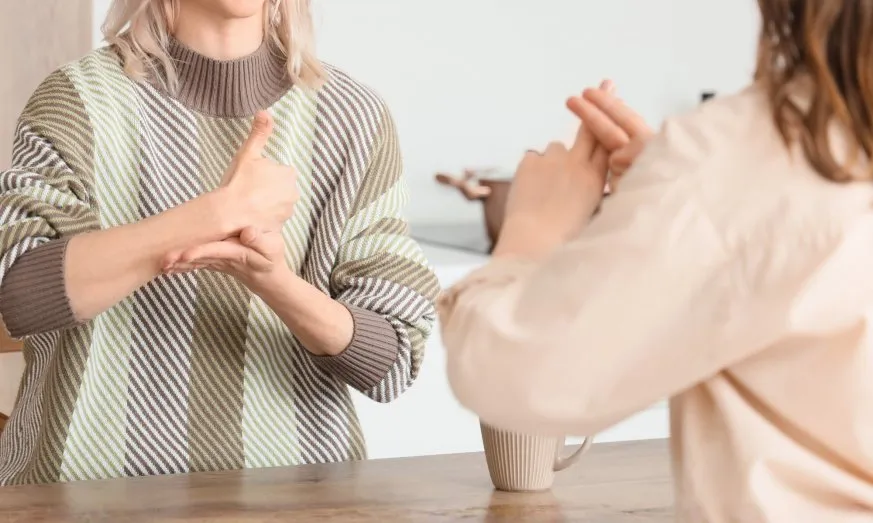 ASTILLERO INCORPORA INTERPRETACIÓN EN LENGUA DE SIGNOS EN EL PREGÓN DE LAS FIESTAS DE SAN JOSÉ