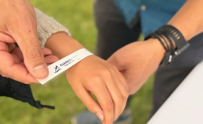  EL DÍA DEL NIÑO EN ASTILLERO ESTRENÓ PULSERAS IDENTIFICATIVAS PARA REFORZAR LA SEGURIDAD Y EL DISFRUTE EN LAS FERIAS