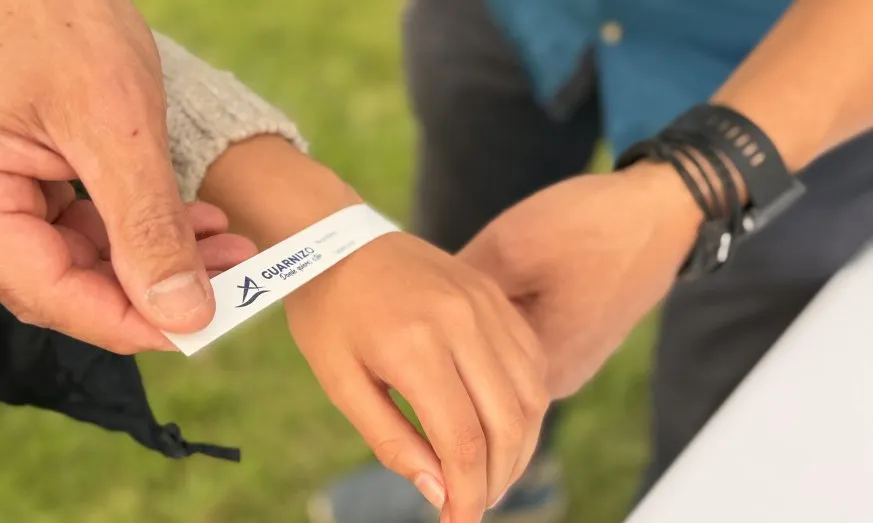 EL DÍA DEL NIÑO EN ASTILLERO ESTRENÓ PULSERAS IDENTIFICATIVAS PARA REFORZAR LA SEGURIDAD Y EL DISFRUTE EN LAS FERIAS