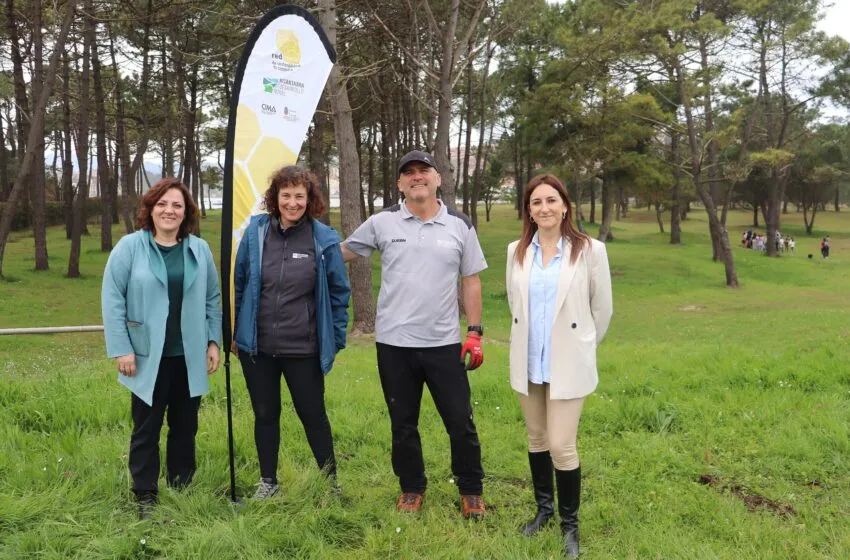  Escolares del municipio participan en la plantación de árboles