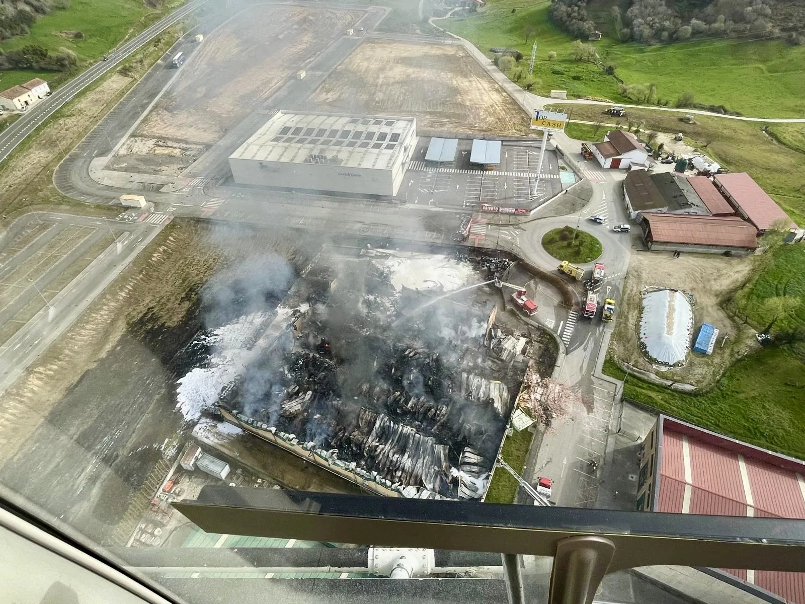 El Gobierno mantendrá activado el PLATERCANT por la afección medioambiental derivada del incendio de una nave industrial en los Tánagos