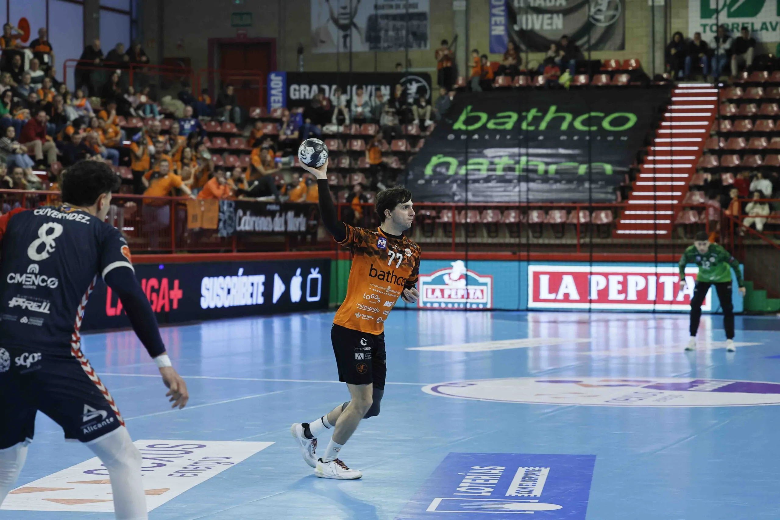 El Bathco BM Torrelavega busca su tercera victoria consecutiva ante Tubos Aranda en el Vicente Trueba