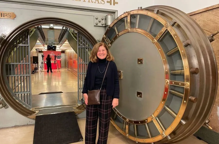  El Parlamento rescata la mirada de Concha Espina sobre la Guerra Civil en una conferencia abierta