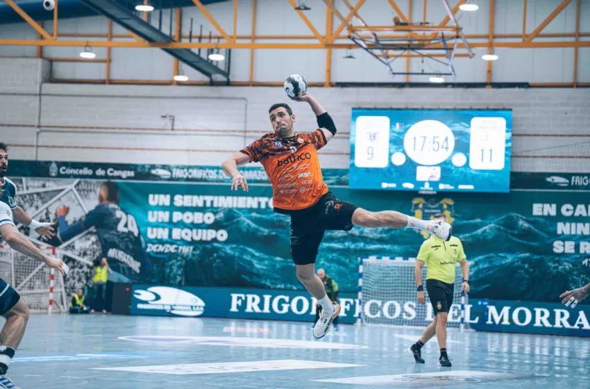  El Bathco BM Torrelavega sufre en O Gatañal para firmar su cuarta victoria consecutiva (28-30)