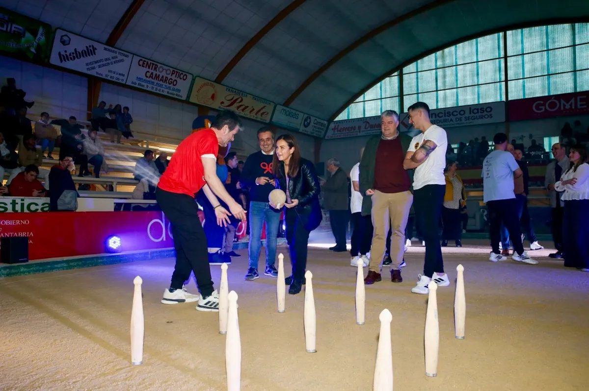 El Gobierno de Cantabria participa en la ‘Birle Cup 2026’, la tercera edición de una prueba deportiva que «acerca» el bolo palma a los más jóvenes de la región