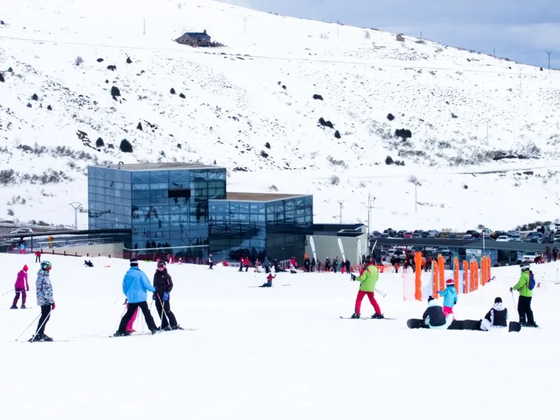 La estación de esquí Alto Campoo despedirá la temporada el próximo fin de semana con una fiesta por su 60 aniversario