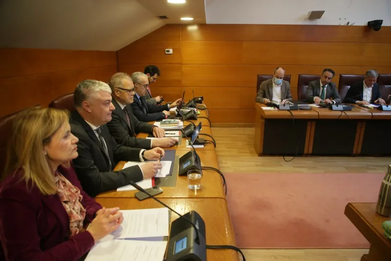 El Gobierno defiende en el Parlamento unos Presupuestos «expansivos y realistas» para 2026