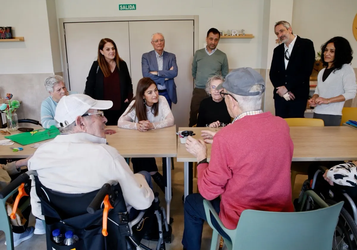 Gómez del Río anuncia 20 nuevas plazas concertadas en la Residencia Solares «para seguir avanzando en un sistema de cuidados más accesible, más ágil y más humano»