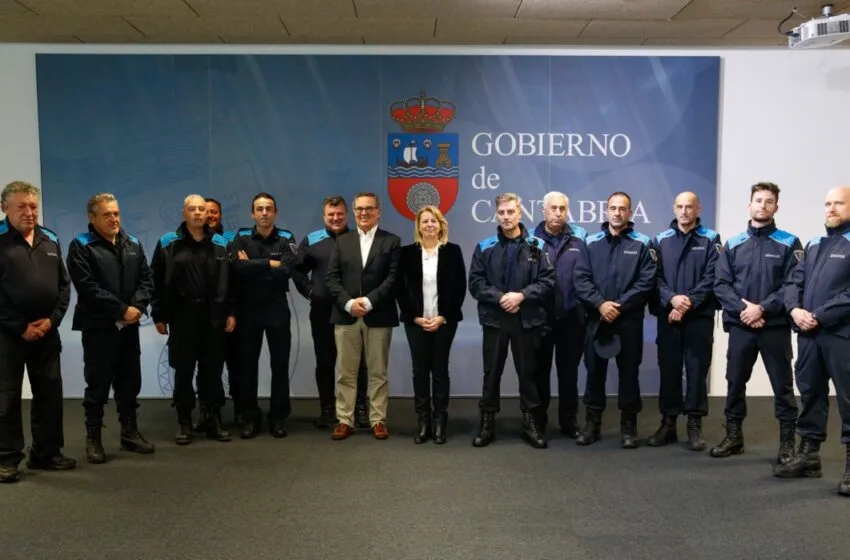  El Gobierno entrega las acreditaciones a los agentes de pesca y refuerza su reconocimiento como autoridad