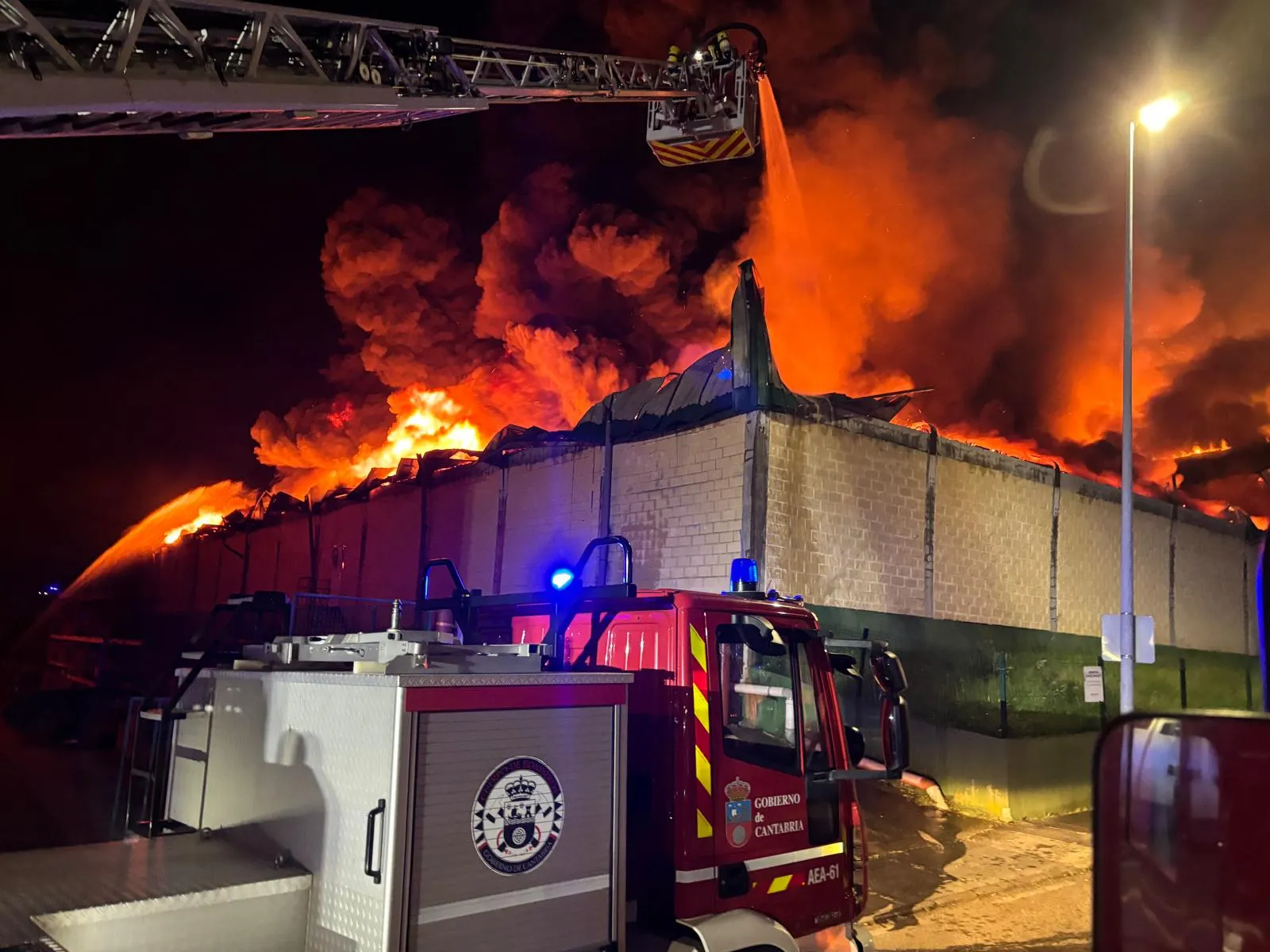 El Gobierno de Cantabria activa la situación 1 del PLATERCANT por el incendio de los Tánagos