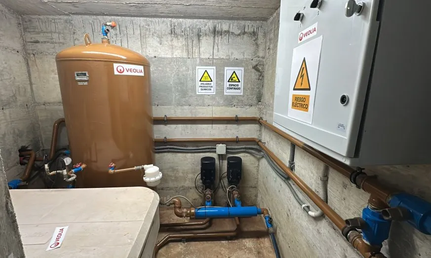 EL AYUNTAMIENTO MEJORA EL ABASTECIMIENTO DE AGUA EN GUARNIZO CON LA RENOVACIÓN DEL BOMBEO DE LA CALLE JUNCARA