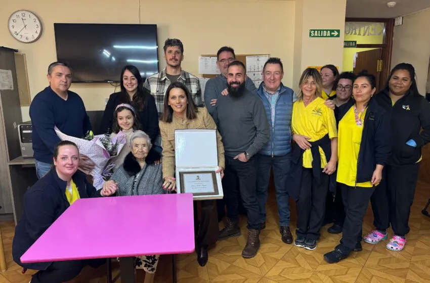 Dolores Pacheco Higuera, de 102 años, homenajeada en Bezana por el Día de la Mujer