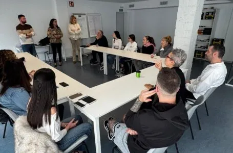 Una quincena de personas comienza el segundo curso de lengua de signos impulsado por el Ayuntamiento