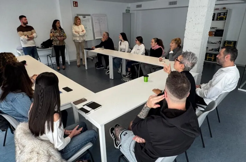  Una quincena de personas comienza el segundo curso de lengua de signos impulsado por el Ayuntamiento