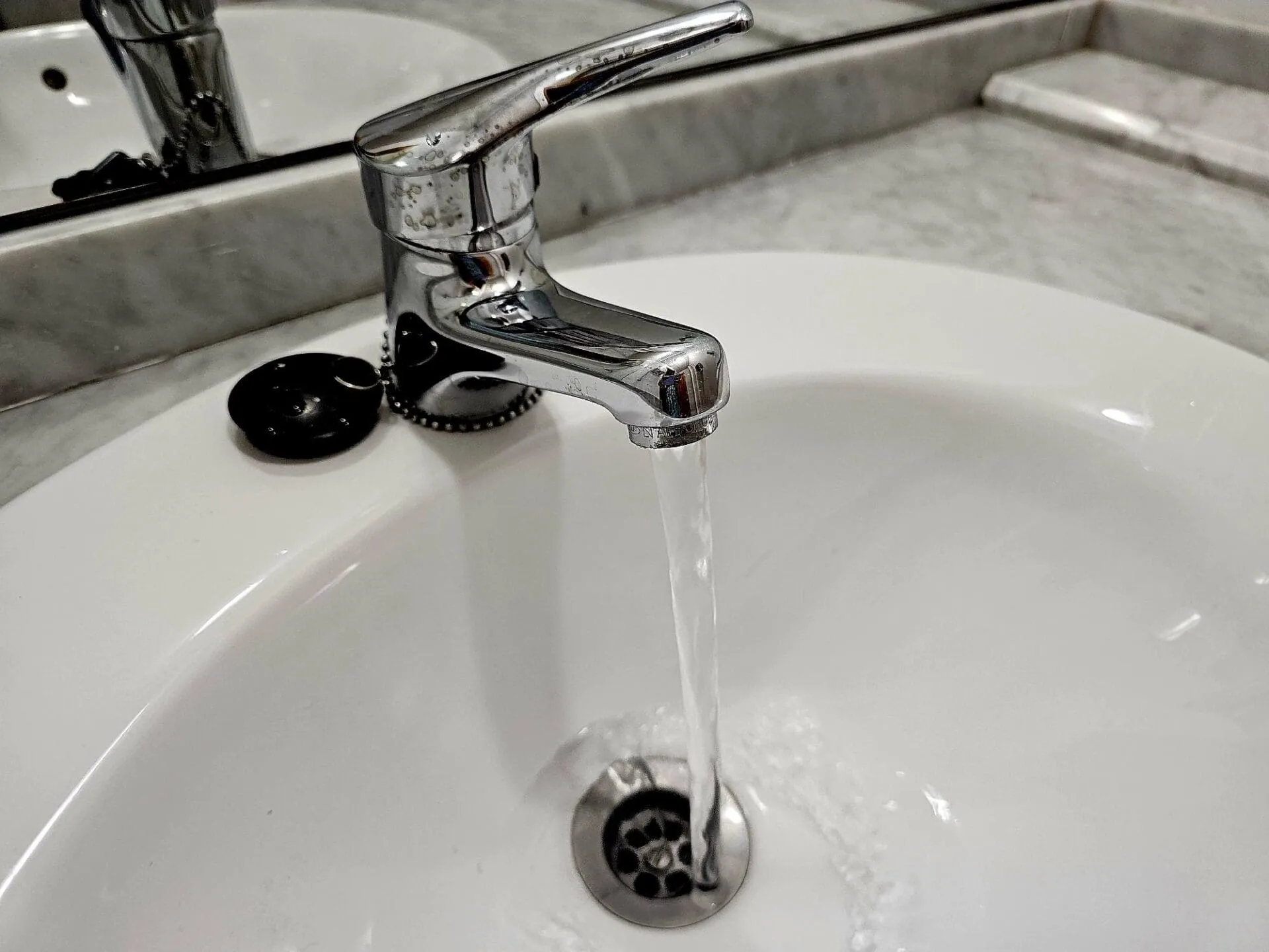 Últimos días para solicitar la bonificación del agua, alcantarillado y recogida de residuos en Torrelavega