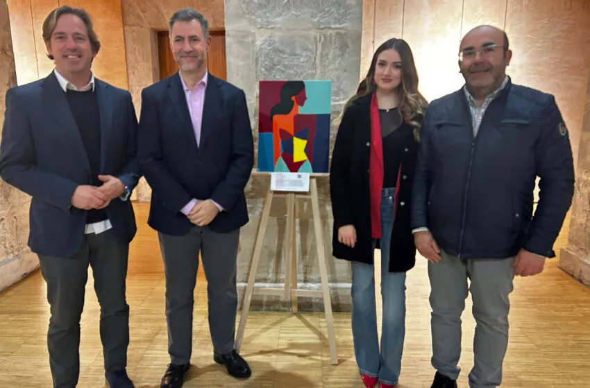  Martínez Abad acude a la inauguración de la exposición ‘Eternas’ de Carla Moro en el Espacio de Arte Contemporáneo de Reocín