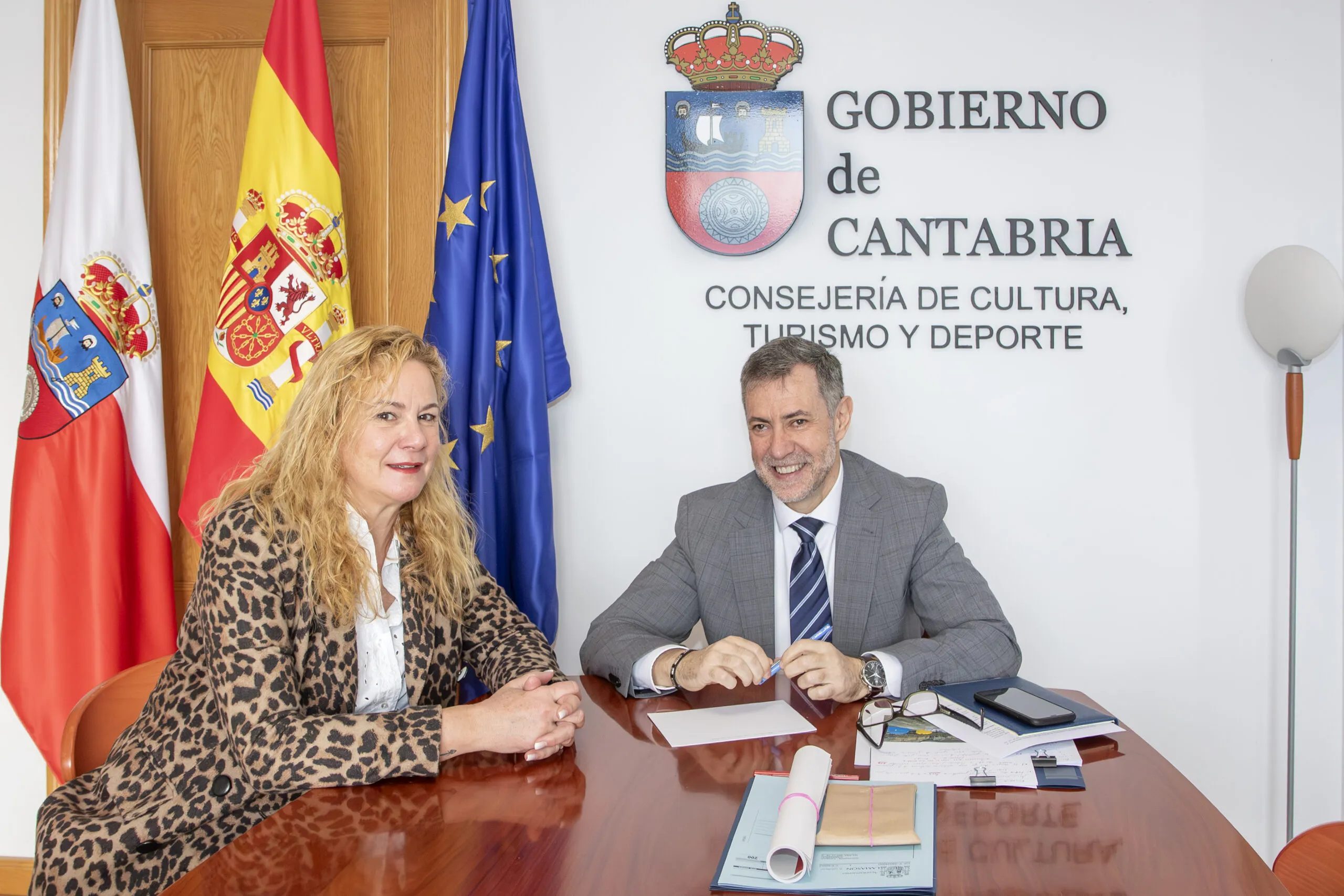 Martínez Abad destaca la necesidad del proyecto de recuperación de los murales de las iglesias ubicadas en Liébana