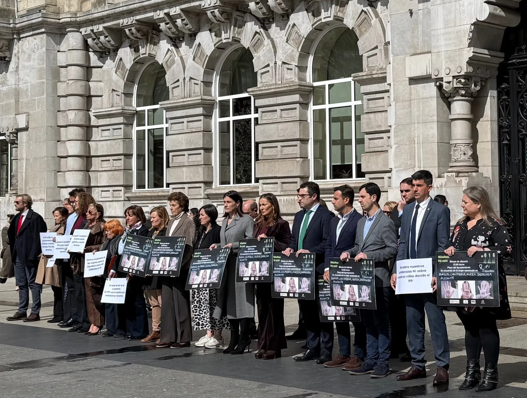 Santander recuerda a las últimas cuatro mujeres y una menor asesinadas por violencia de género