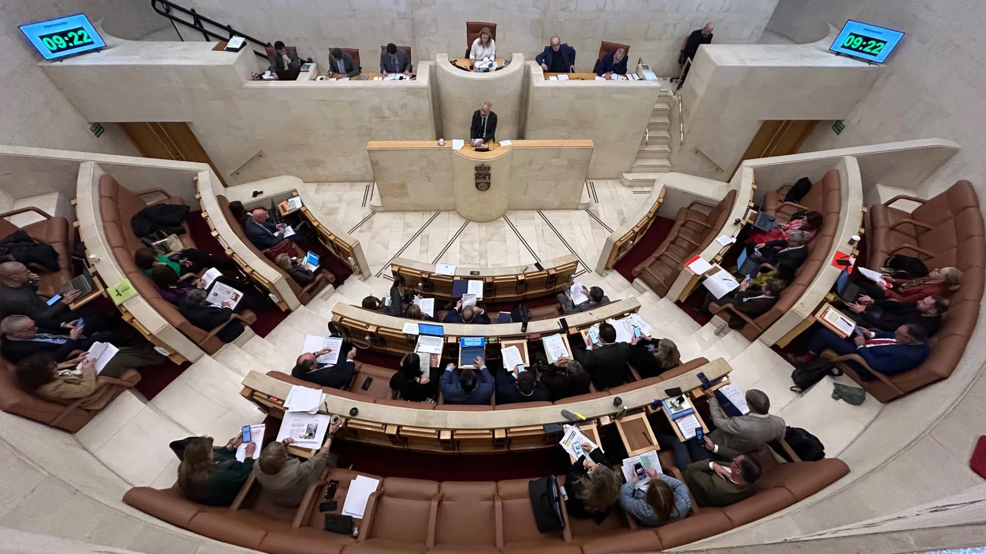 Cantabria abre el debate sobre el uso del burka: el Parlamento pide su prohibición en espacios públicos