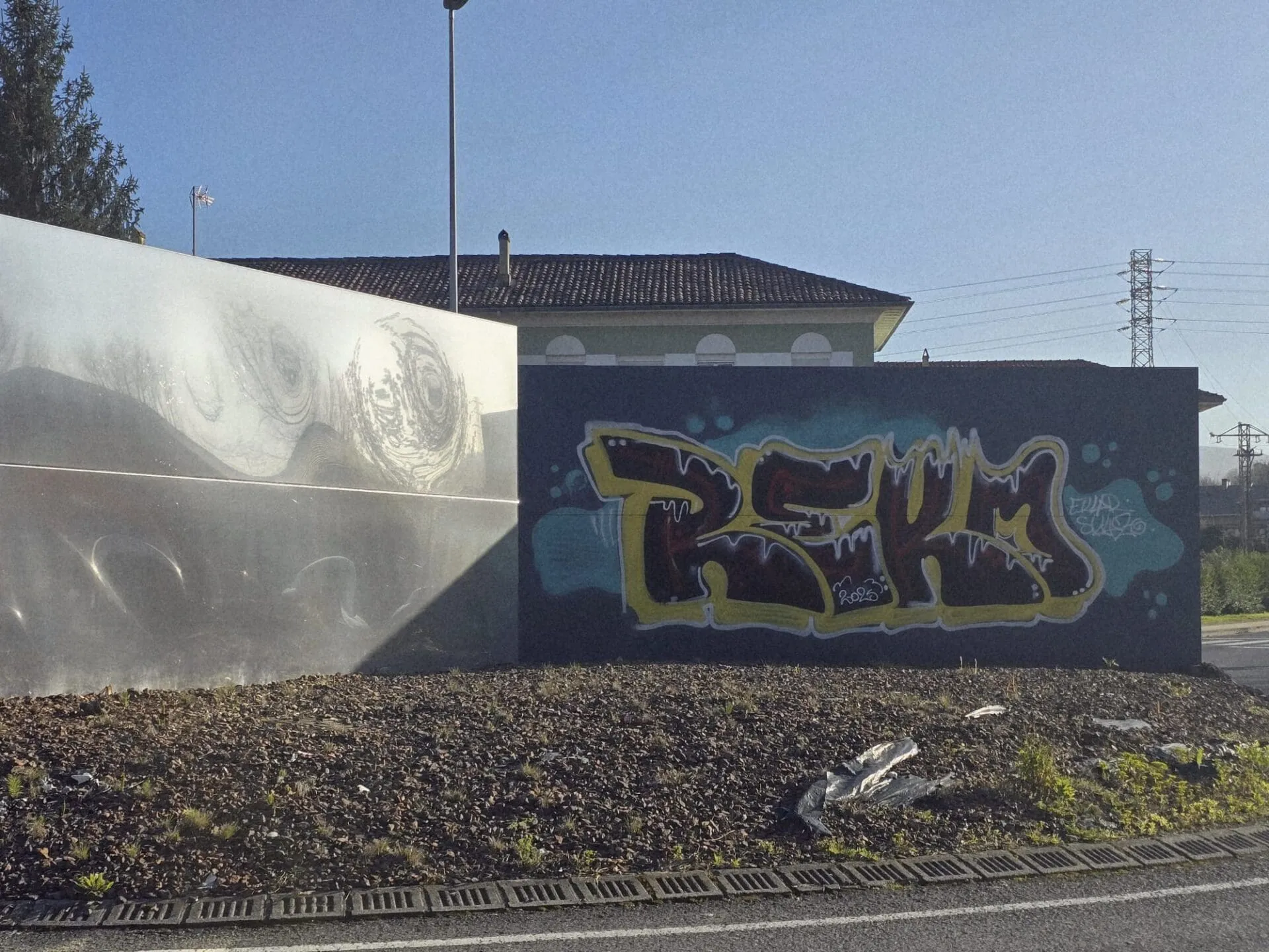 El Ayuntamiento denuncia ante la Policía Nacional un acto vandálico en la escultura de Pedro Croft, en el Bulevar Ronda