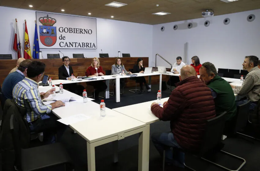 El Gobierno refuerza su apoyo al sector ganadero con nuevas medidas para mejorar la rentabilidad, la bioseguridad y la competitividad en la Mesa Regional Agraria