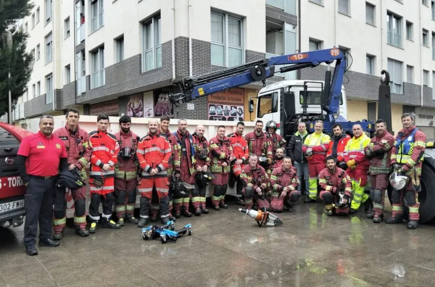 El Parque de Bomberos de Torrelavega se forma en la intervención en incendios en garajes subterráneos y vehículos eléctricos
