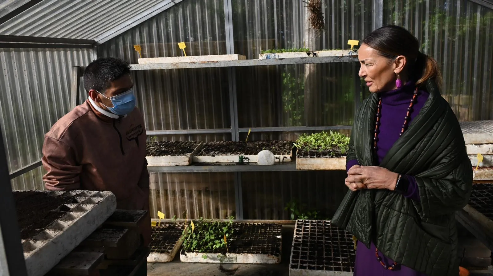 Gancedo visita el Princesa Letizia y comparte con los usuarios la actividad en los huertos