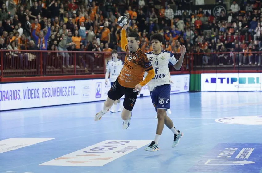  El Bathco BM Torrelavega cae con honor ante Granollers en un Trueba entregado