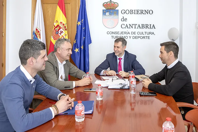 El Gobierno estudiará líneas de colaboración con el Ayuntamiento de Liérganes para ejecutar el nuevo aparcamiento de autocaravanas
